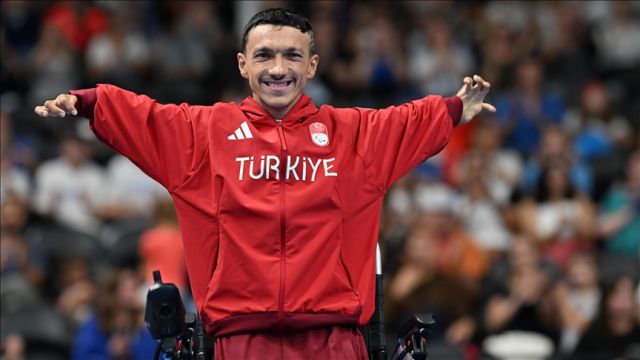 SPORCUMUZ UMUT ÜNLÜ PARALİMPİK OYUNLAR ŞAMPİYONU